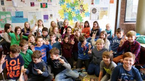 Klasse 5b mit Anna in der Mitte der hinteren Reihe (5. von links)